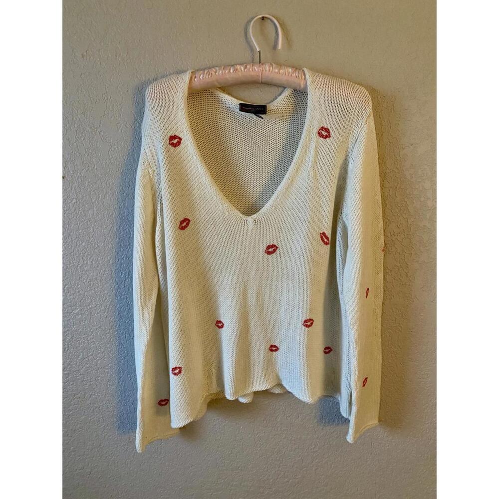 Wooden Ships Lips Kiss Medium V-Neck Sweater Cream Red Knit